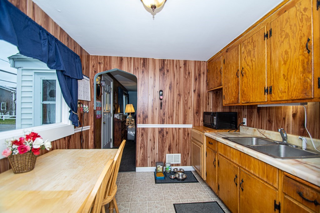 7 Colonial Road Woburn, MA 01801 - Photo 10 of 27