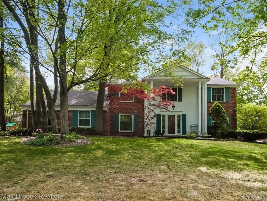 33811 Hunters Pointe Road Farmington, MI 48331 - Photo 1 of 23 Welcome home!