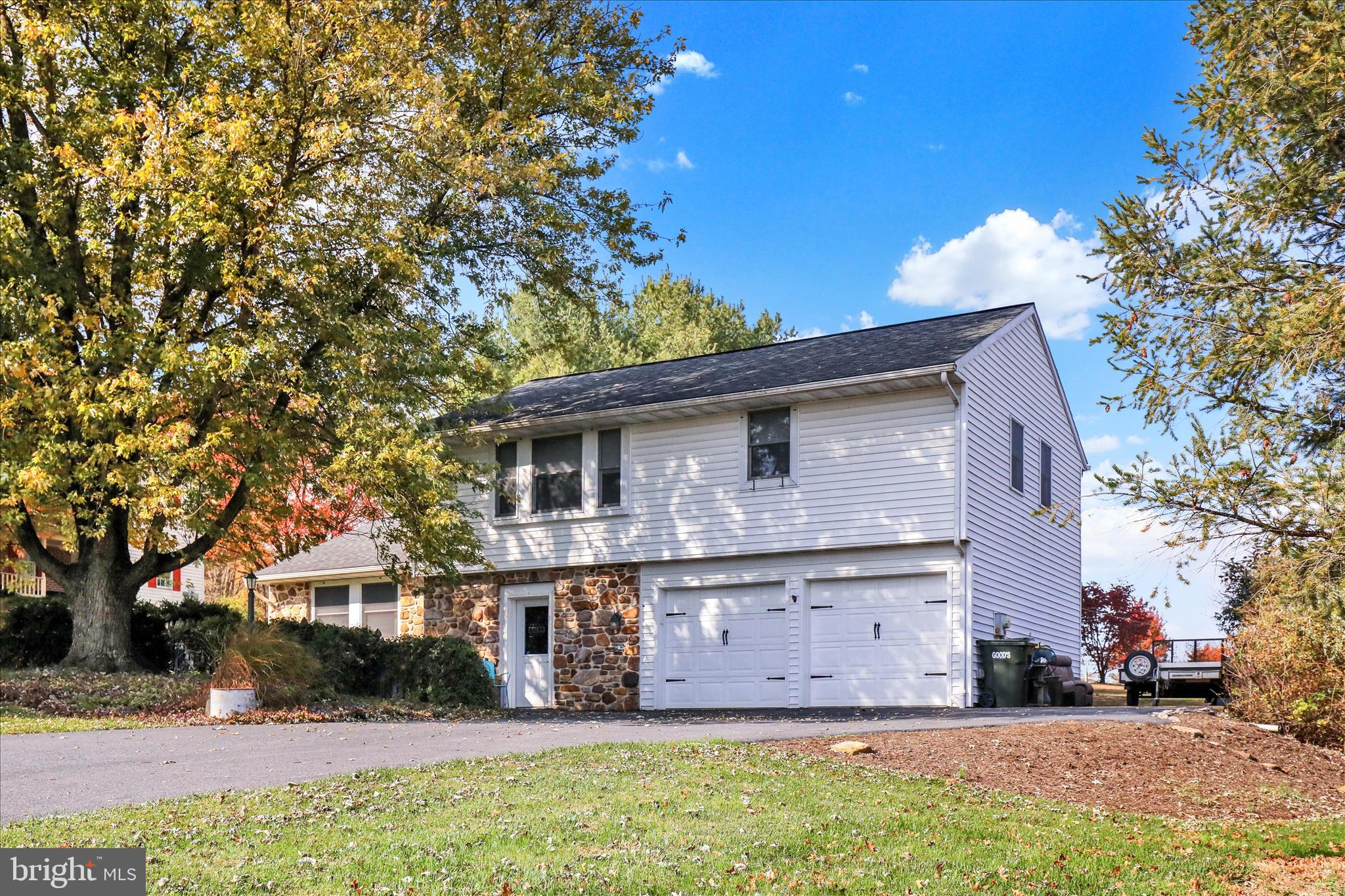 a front view of house with yard