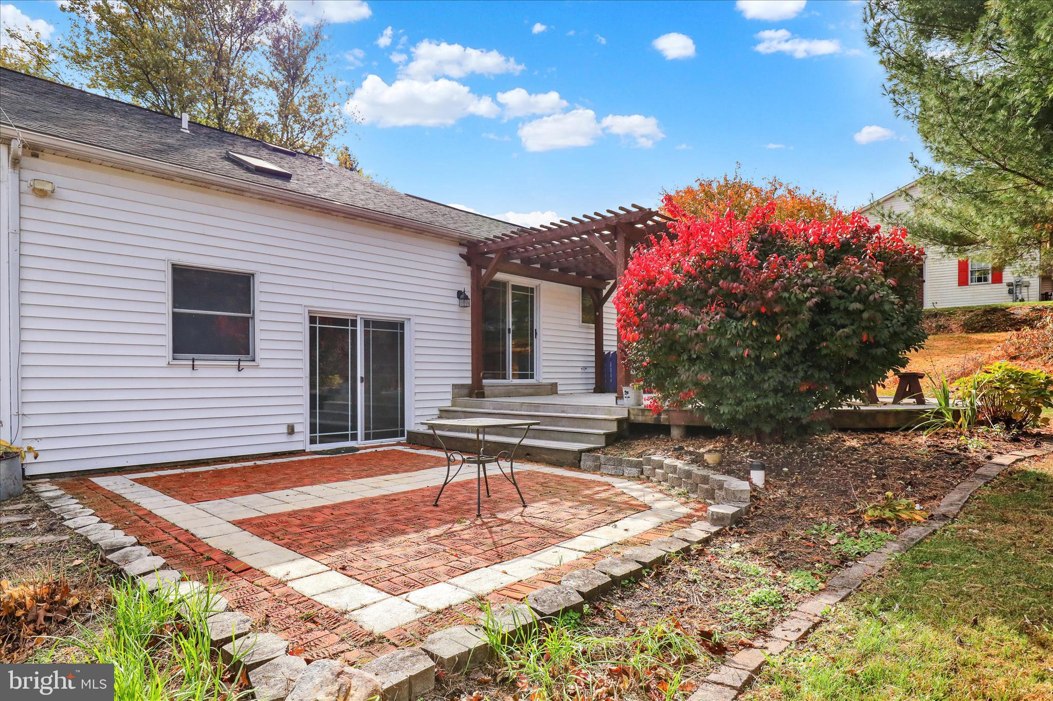 280 Snavely Mill Road Lititz, PA 17543 - Photo 37 of 45 a front view of a house with garden