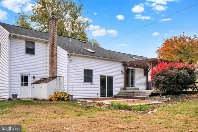 a front view of house with yard
