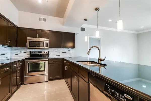 $1,925 | 3102 Kings Road, Unit 3303, Dallas, TX 75219