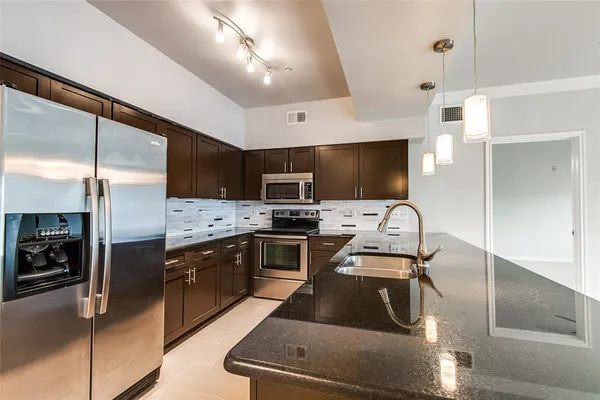 $1,925 | 3102 Kings Road, Unit 3303, Dallas, TX 75219