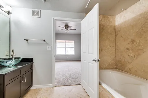 $1,925 | 3102 Kings Road, Unit 3303, Dallas, TX 75219