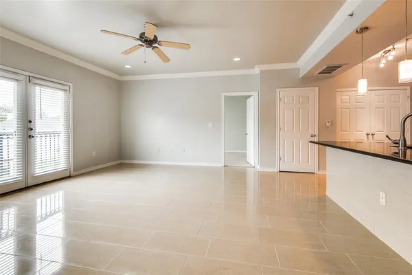 $1,925 | 3102 Kings Road, Unit 3303, Dallas, TX 75219