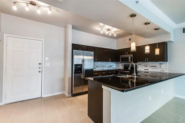 $1,925 | 3102 Kings Road, Unit 3303, Dallas, TX 75219