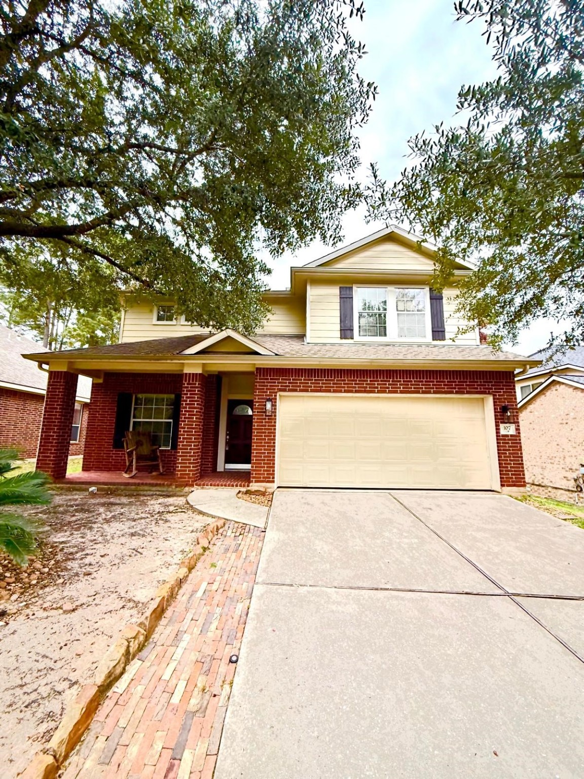 107 West Spindle Tree Circle The Woodlands, TX 77382 - Photo 2 of 17