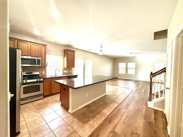 $3,100 | 107 West Spindle Tree Circle, The Woodlands, TX 77382