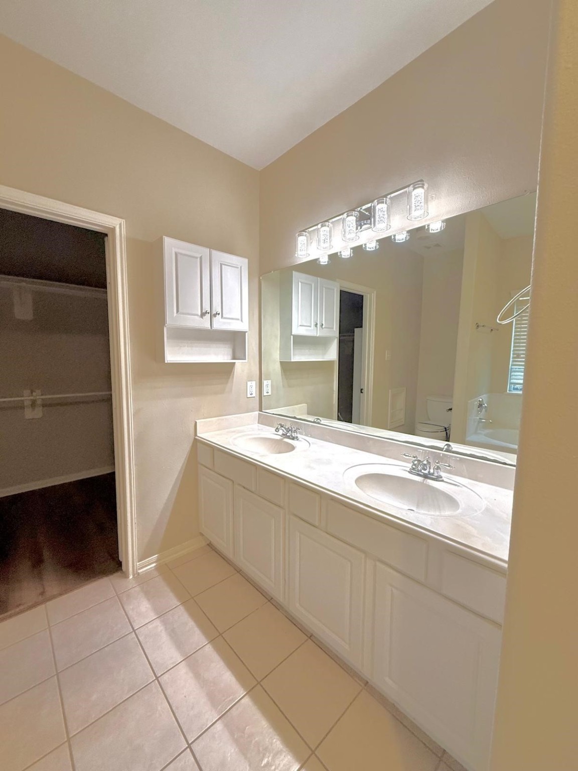 107 West Spindle Tree Circle The Woodlands, TX 77382 - Photo 9 of 17