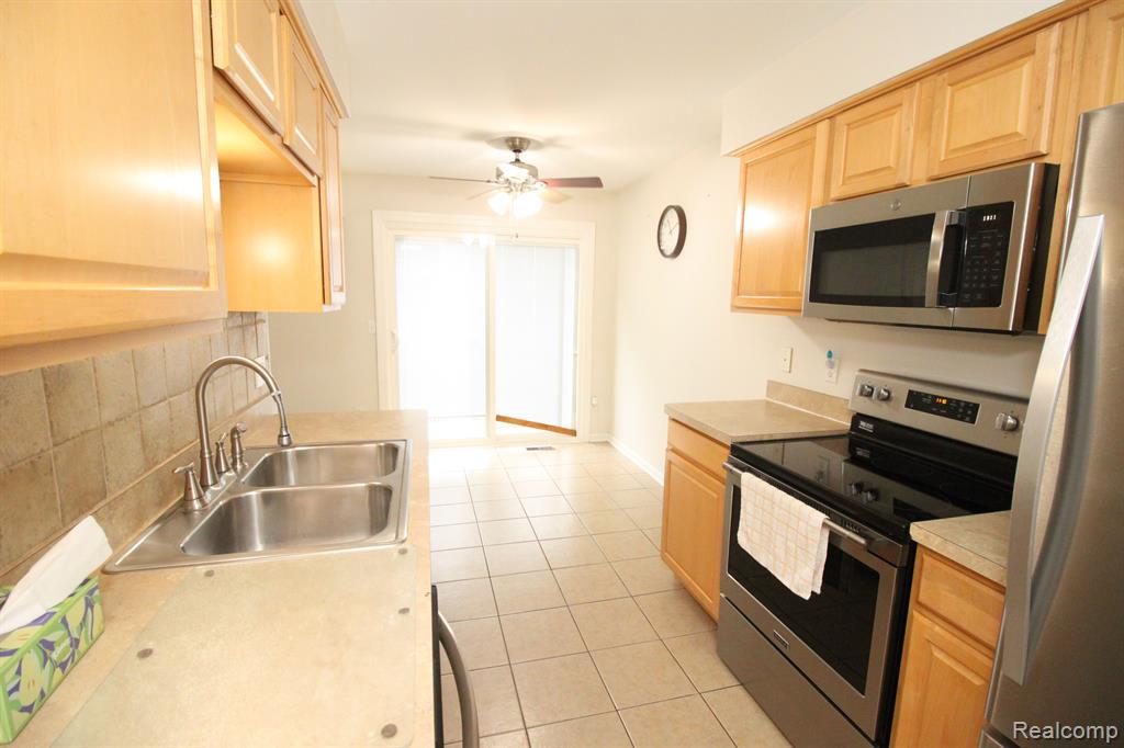 24644 Spring Lane Harrison Township, MI 48045 - Photo 16 of 28