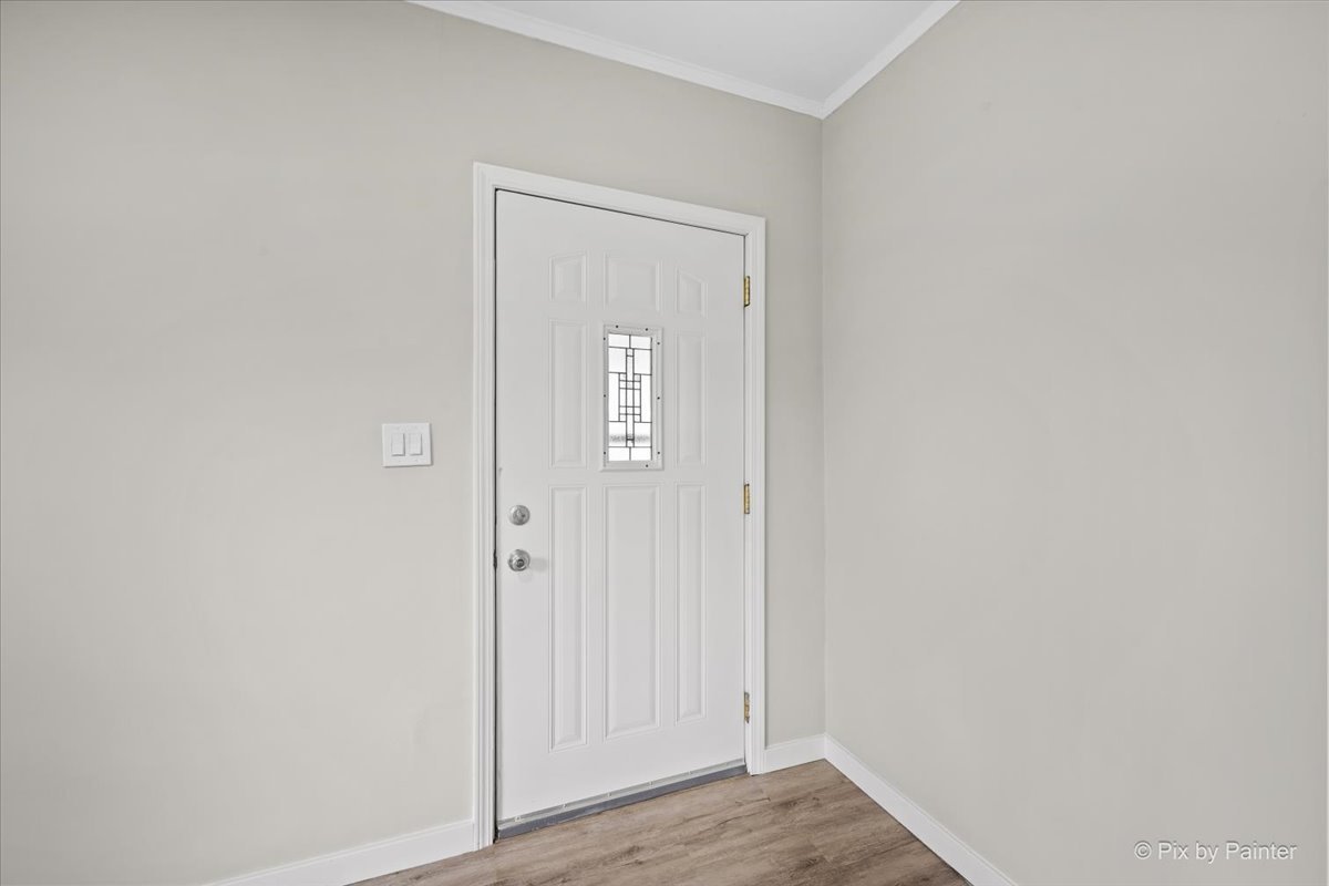 311 Locust Street Elgin, IL 60123 - Photo 6 of 32 Gallery Image 6
