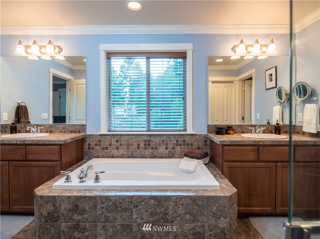 21914 78th Place West Edmonds, WA 98026 - Photo 16 of 25