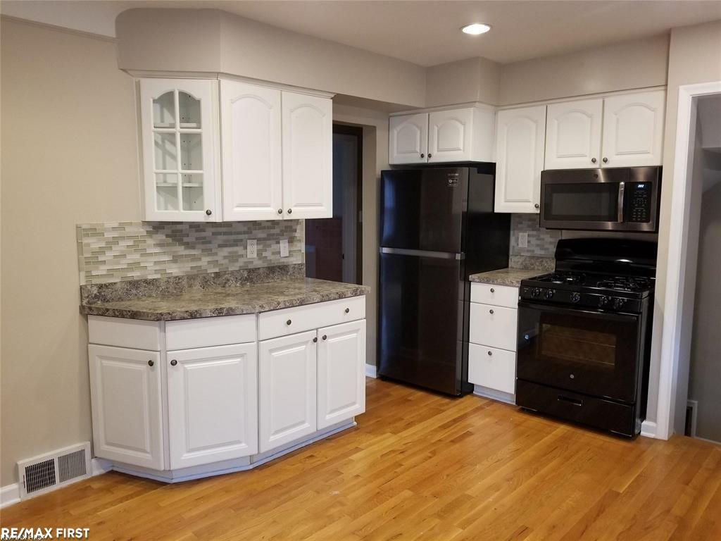 1992 Hawthorne Road Grosse Pointe, MI 48236 - Photo 2 of 14