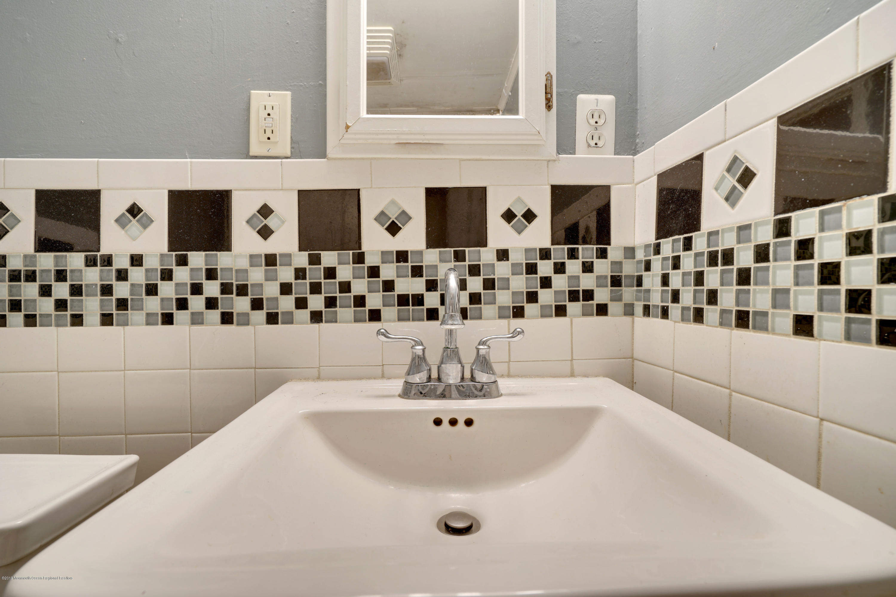 100 Breton Road Brick, NJ 08723 - Photo 23 of 37 a bathroom with a bathtub and a sink