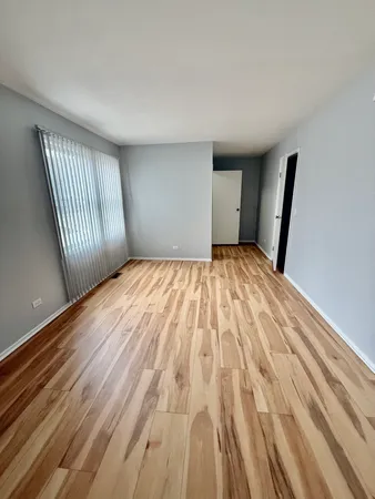$2,100 | 330 Hampton Court, Unit D, Bloomingdale, IL 60108