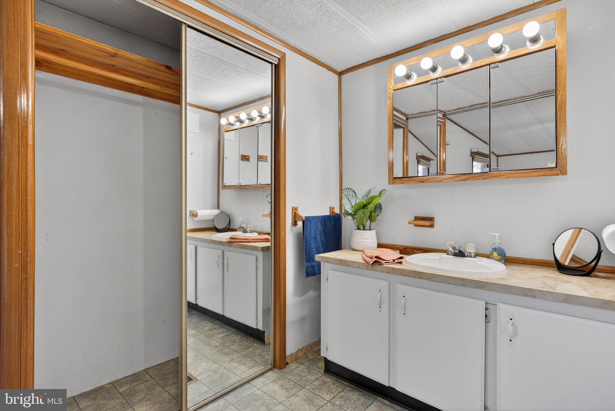 918 Krista Court Lancaster, PA 17601 - Photo 23 of 43 a utility room with cabinets washer and dryer