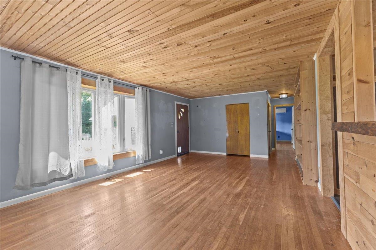 239 Everest Road Milton, VT 05468 - Photo 5 of 24