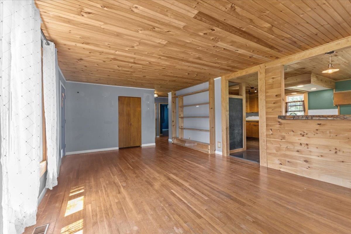 239 Everest Road Milton, VT 05468 - Photo 6 of 24