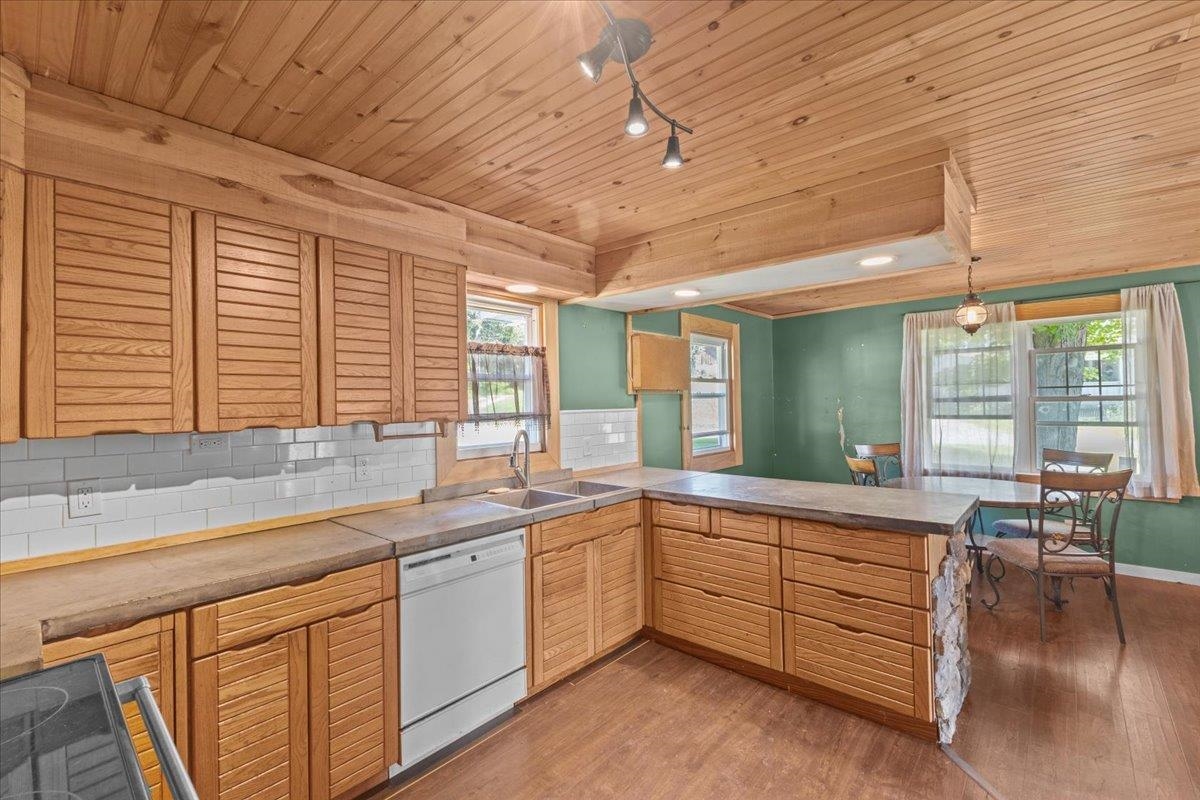 239 Everest Road Milton, VT 05468 - Photo 8 of 24