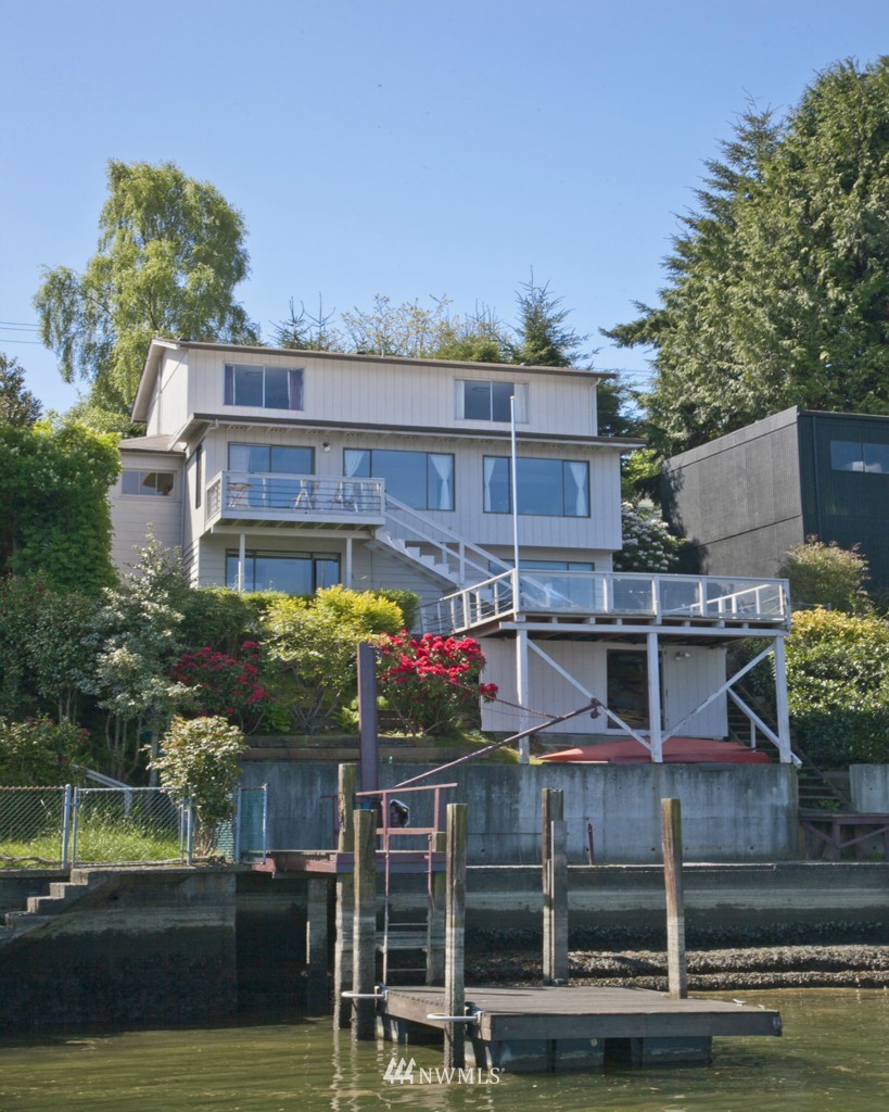 3632 West Commodore Way Seattle, WA 98199 - Photo 1 of 15 Gallery Image 1