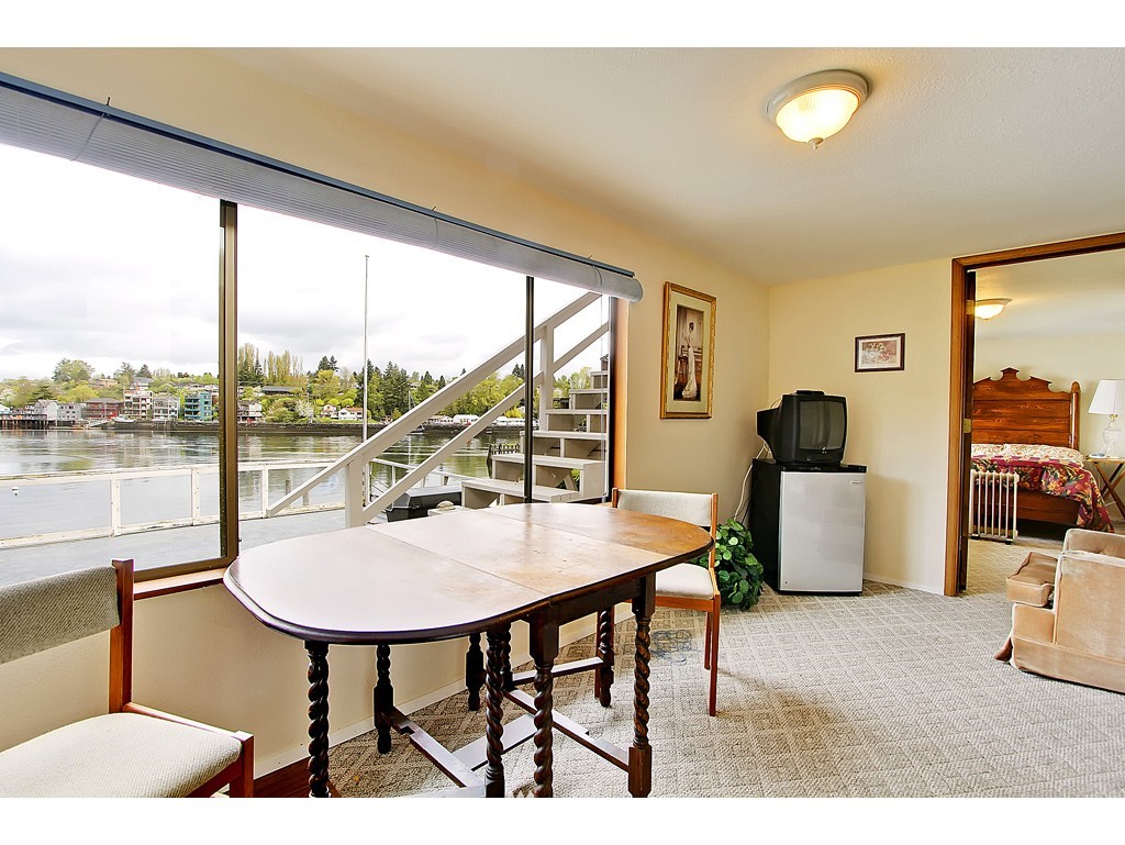 3632 West Commodore Way Seattle, WA 98199 - Photo 11 of 15 Gallery Image 11