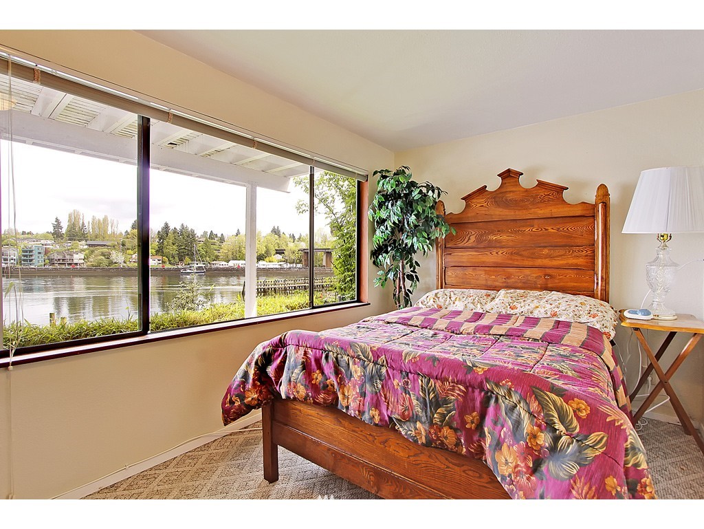 3632 West Commodore Way Seattle, WA 98199 - Photo 12 of 15 Gallery Image 12