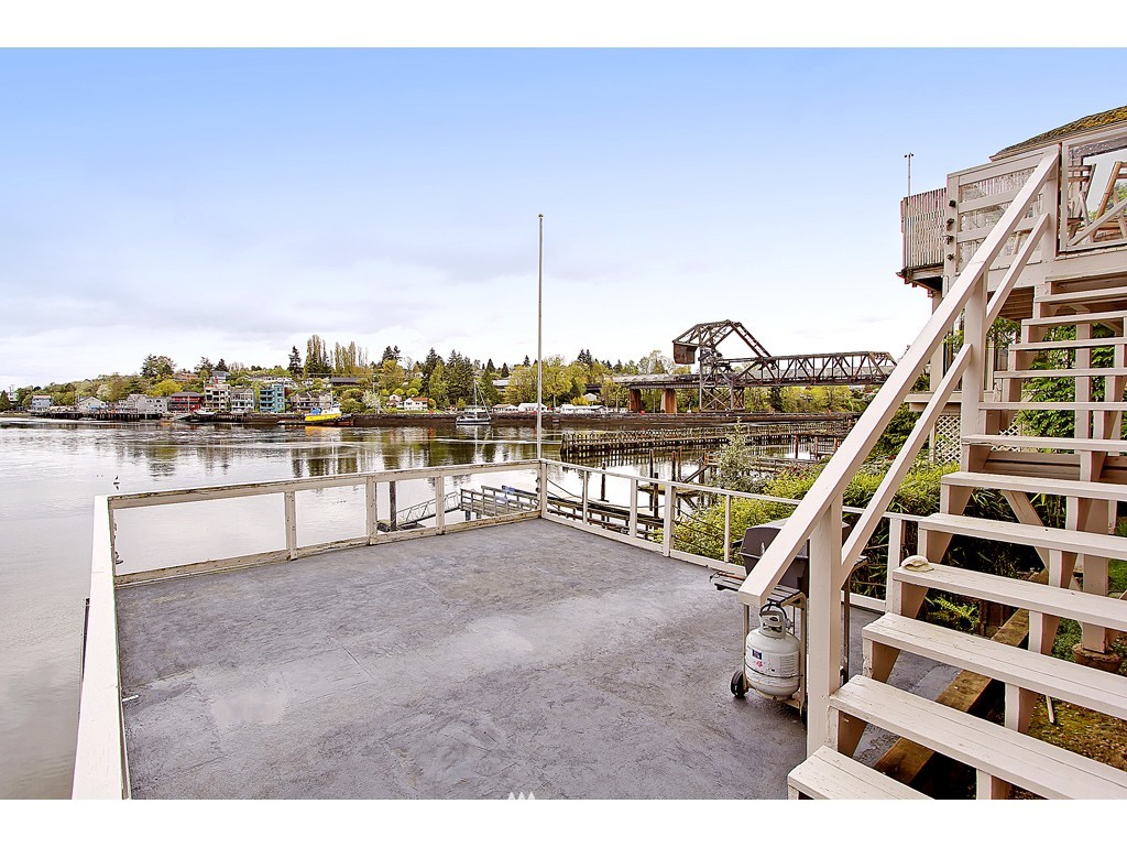 3632 West Commodore Way Seattle, WA 98199 - Photo 13 of 15 Gallery Image 13