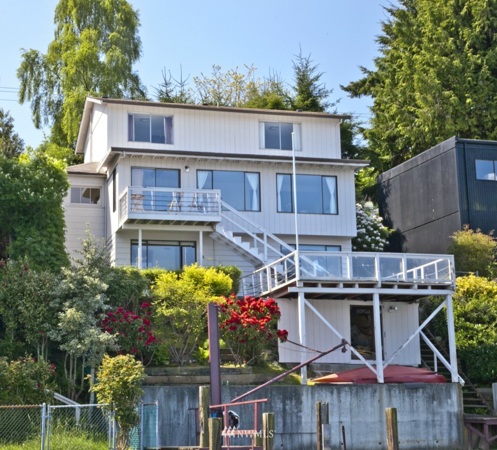 3632 West Commodore Way Seattle, WA 98199 - Photo 14 of 15 Gallery Image 14