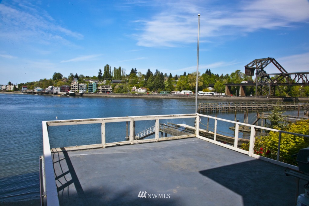3632 West Commodore Way Seattle, WA 98199 - Photo 3 of 15 Gallery Image 3