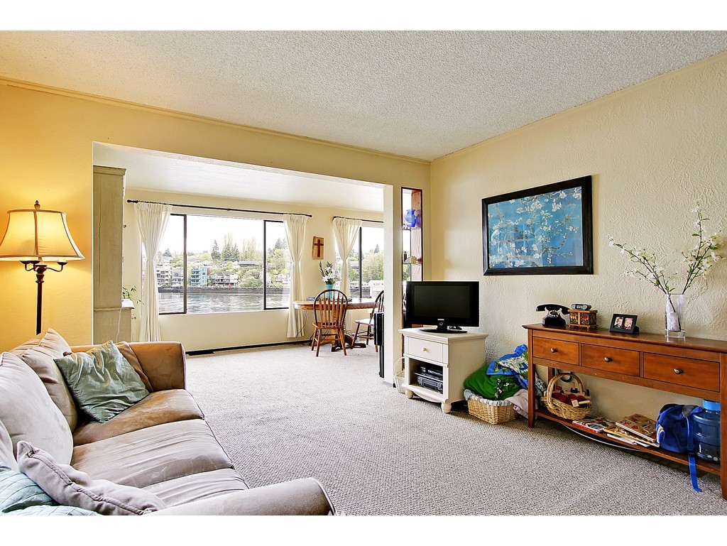 3632 West Commodore Way Seattle, WA 98199 - Photo 8 of 15 Gallery Image 8