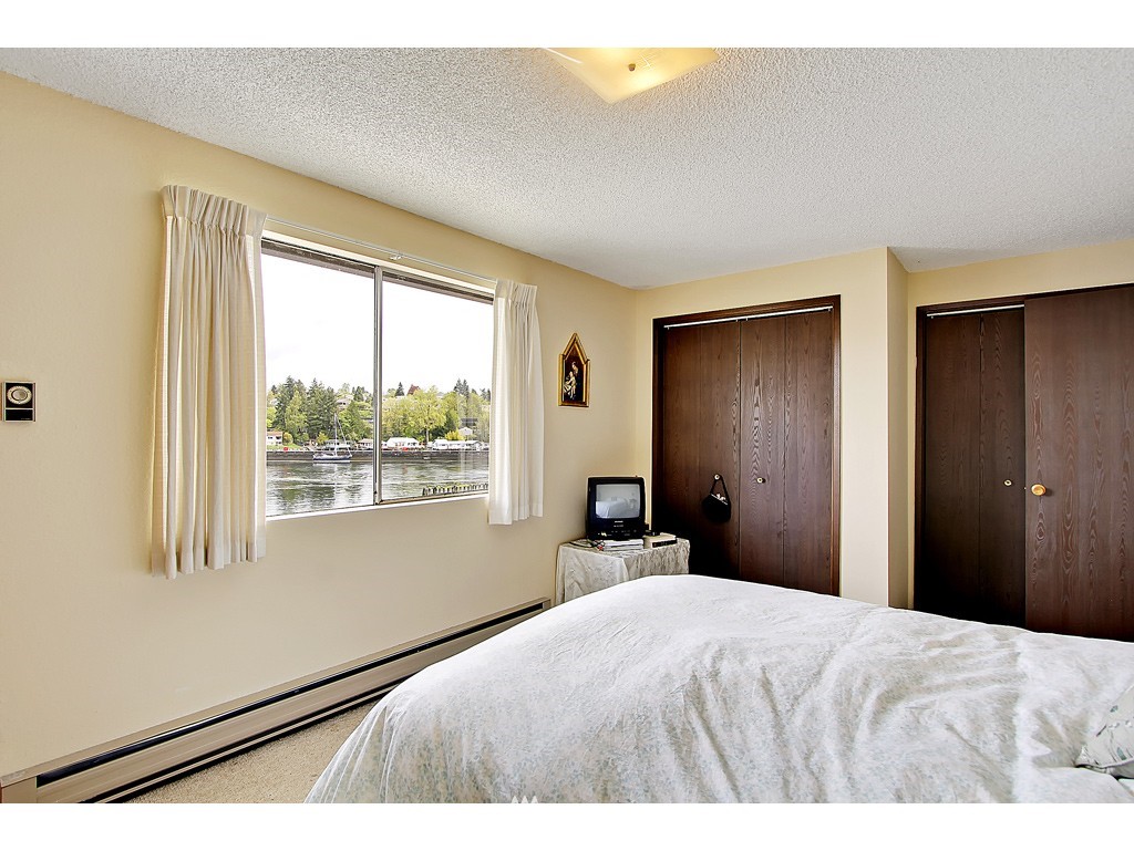 3632 West Commodore Way Seattle, WA 98199 - Photo 9 of 15 Gallery Image 9