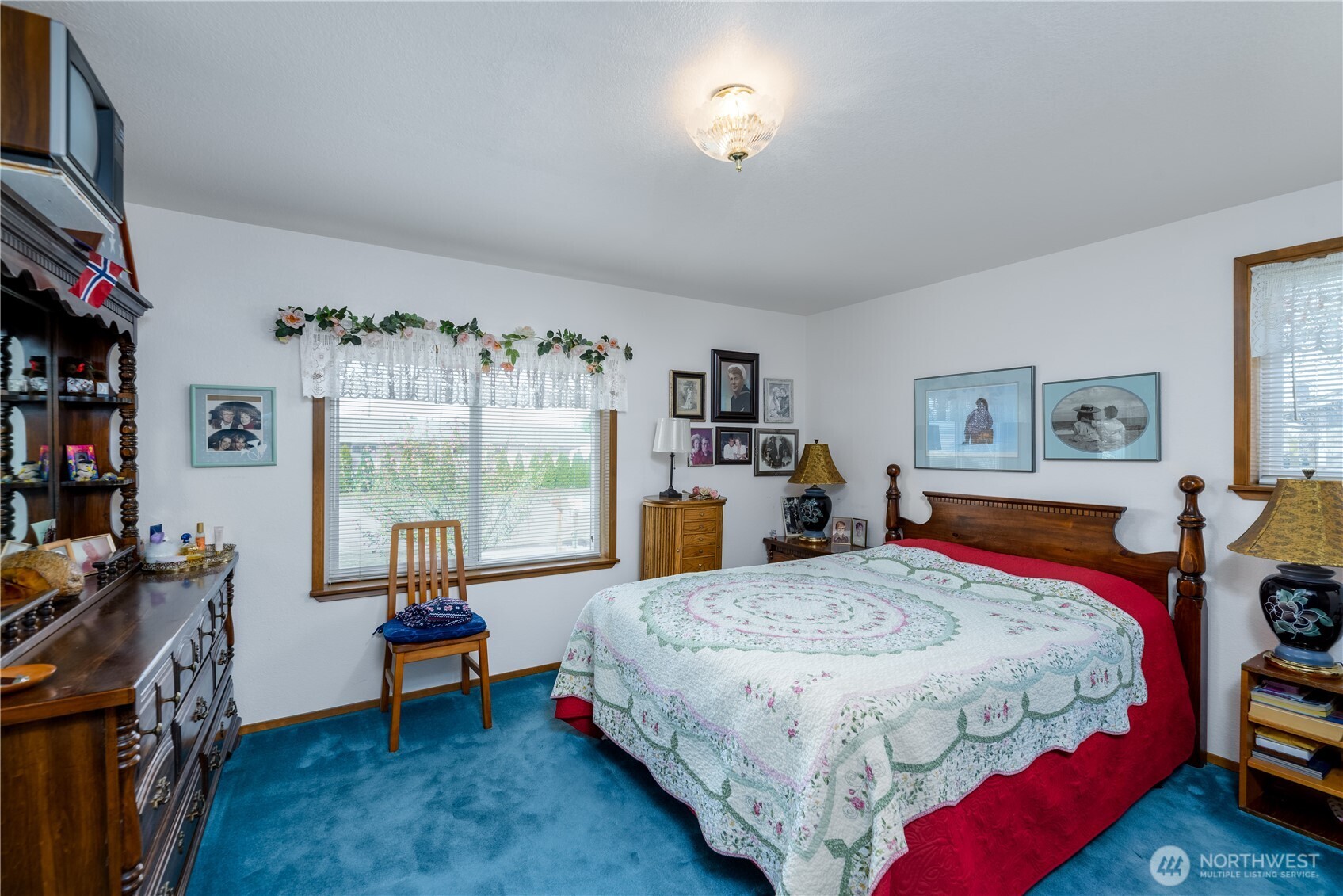 343 West Hemlock Street Sequim, WA 98382 - Photo 14 of 16 a bedroom with a bed a bookshelf and a window