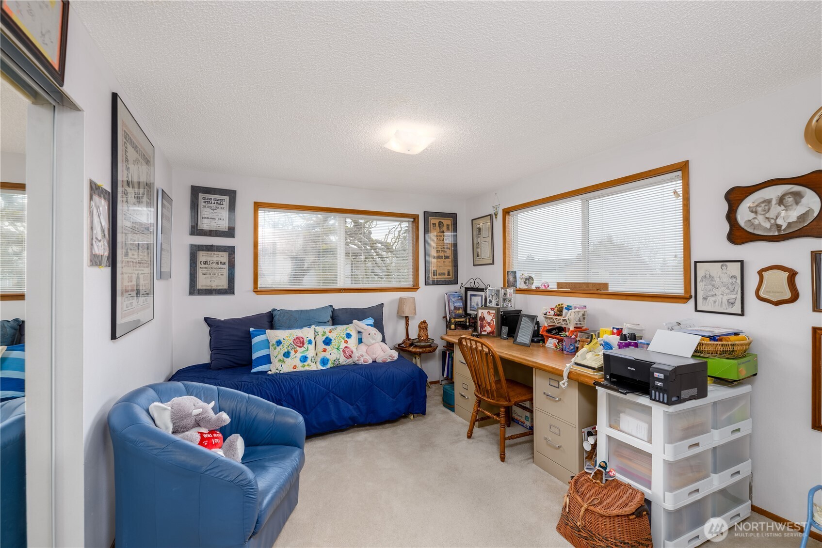 343 West Hemlock Street Sequim, WA 98382 - Photo 15 of 16 a living room with furniture and a window