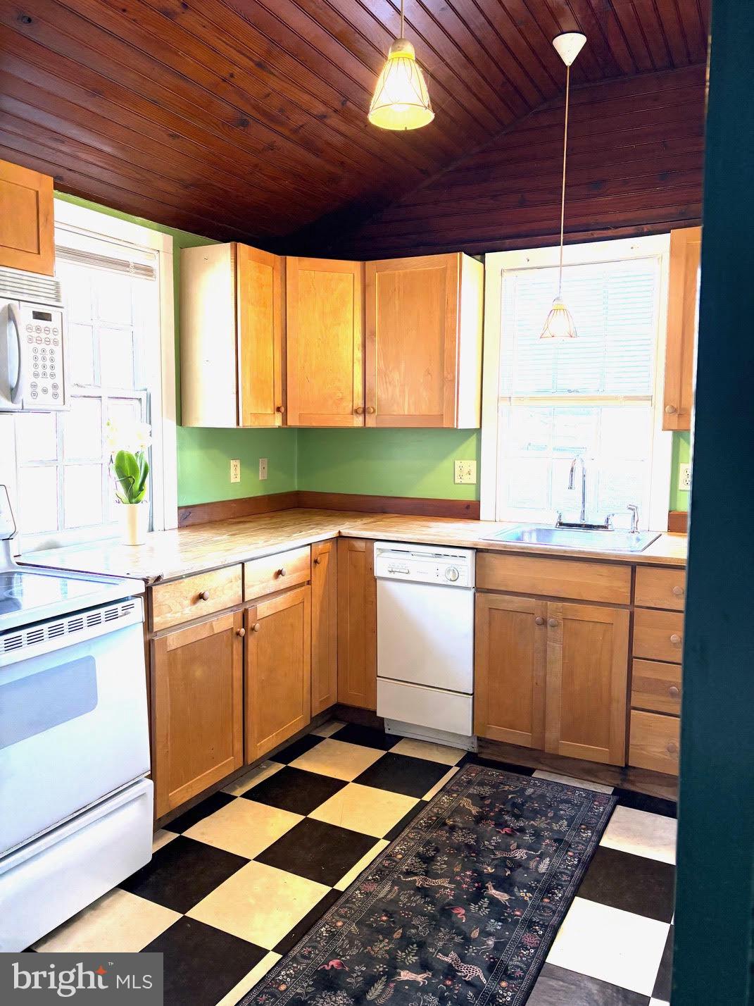 3380 Coventryville Road Pottstown, PA 19465 - Photo 7 of 20