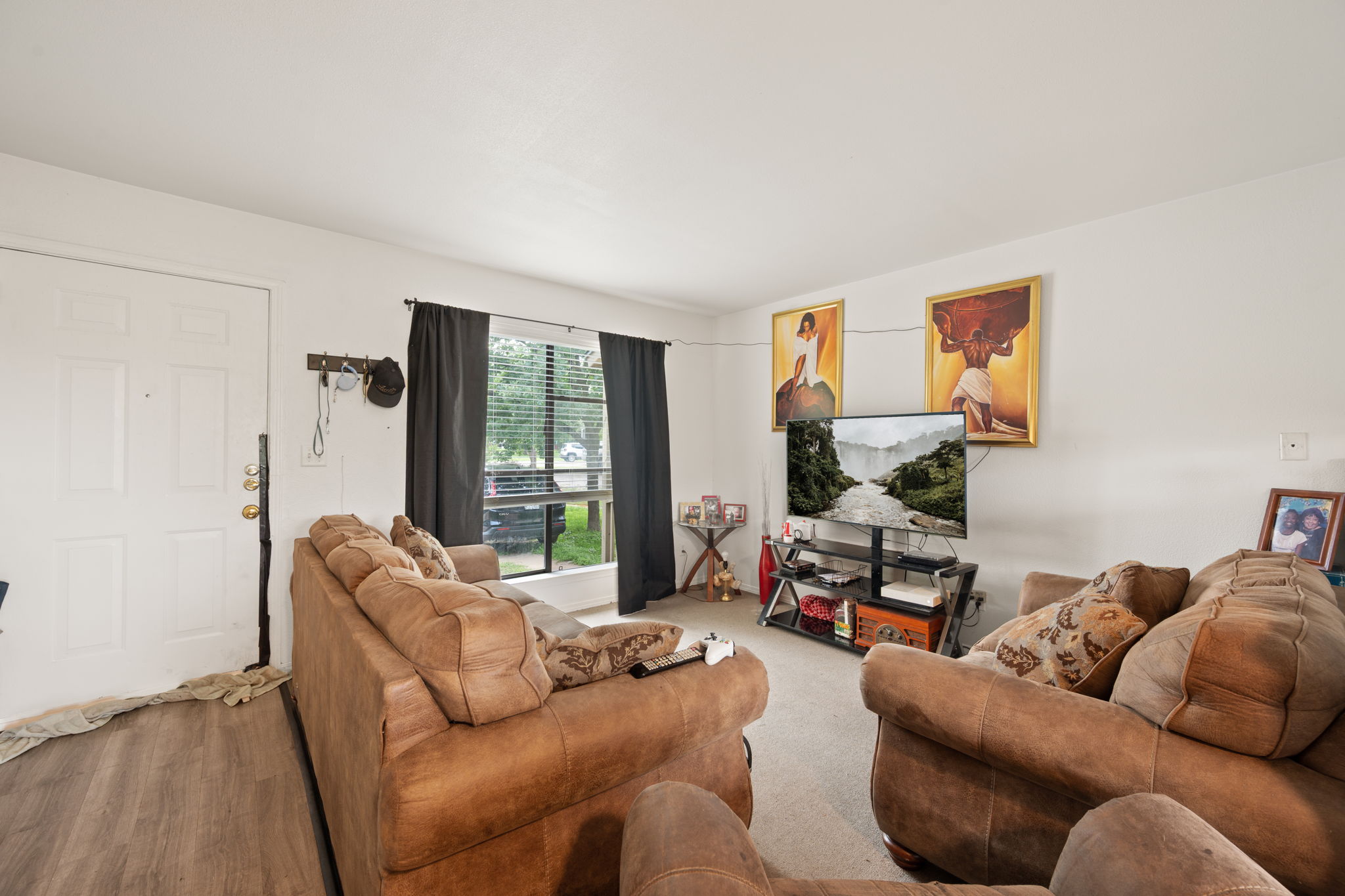 128 Hillside Drive Elgin, TX 78621 - Photo 15 of 38 Unit B living room