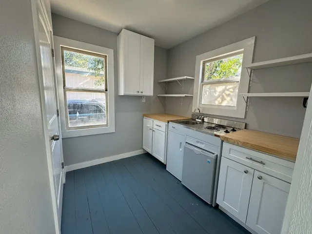 $800 | 511 Main Street, Martindale, TX 78655