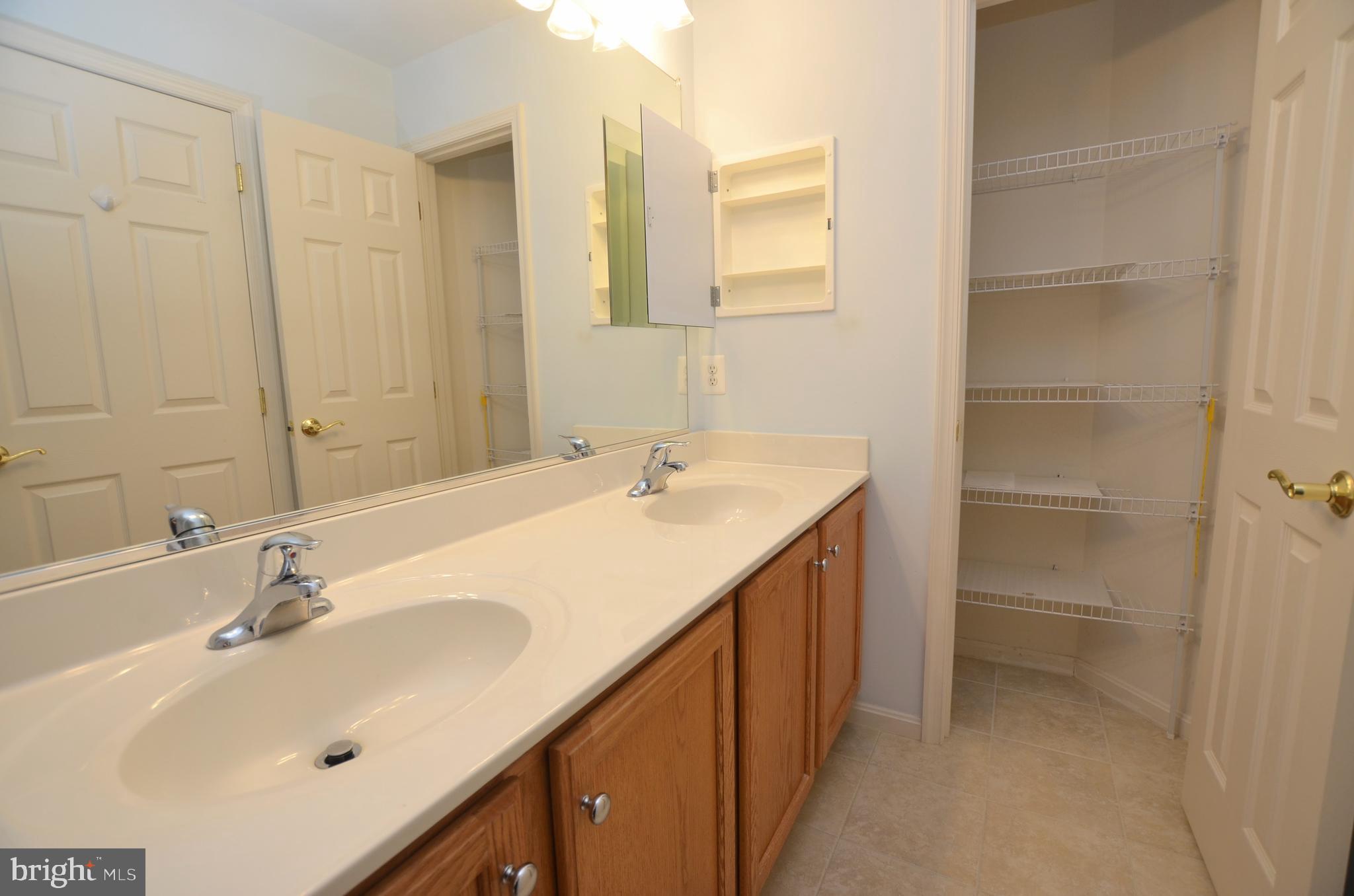 341 Pierce Run Newark, DE 19702 - Photo 25 of 40 2nd Floor Full Bath