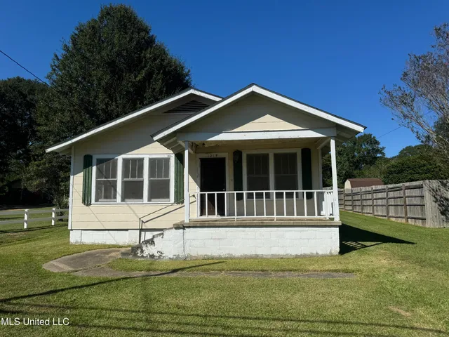 $52,500 | 1019 Pearl River Avenue, McComb, MS 39648