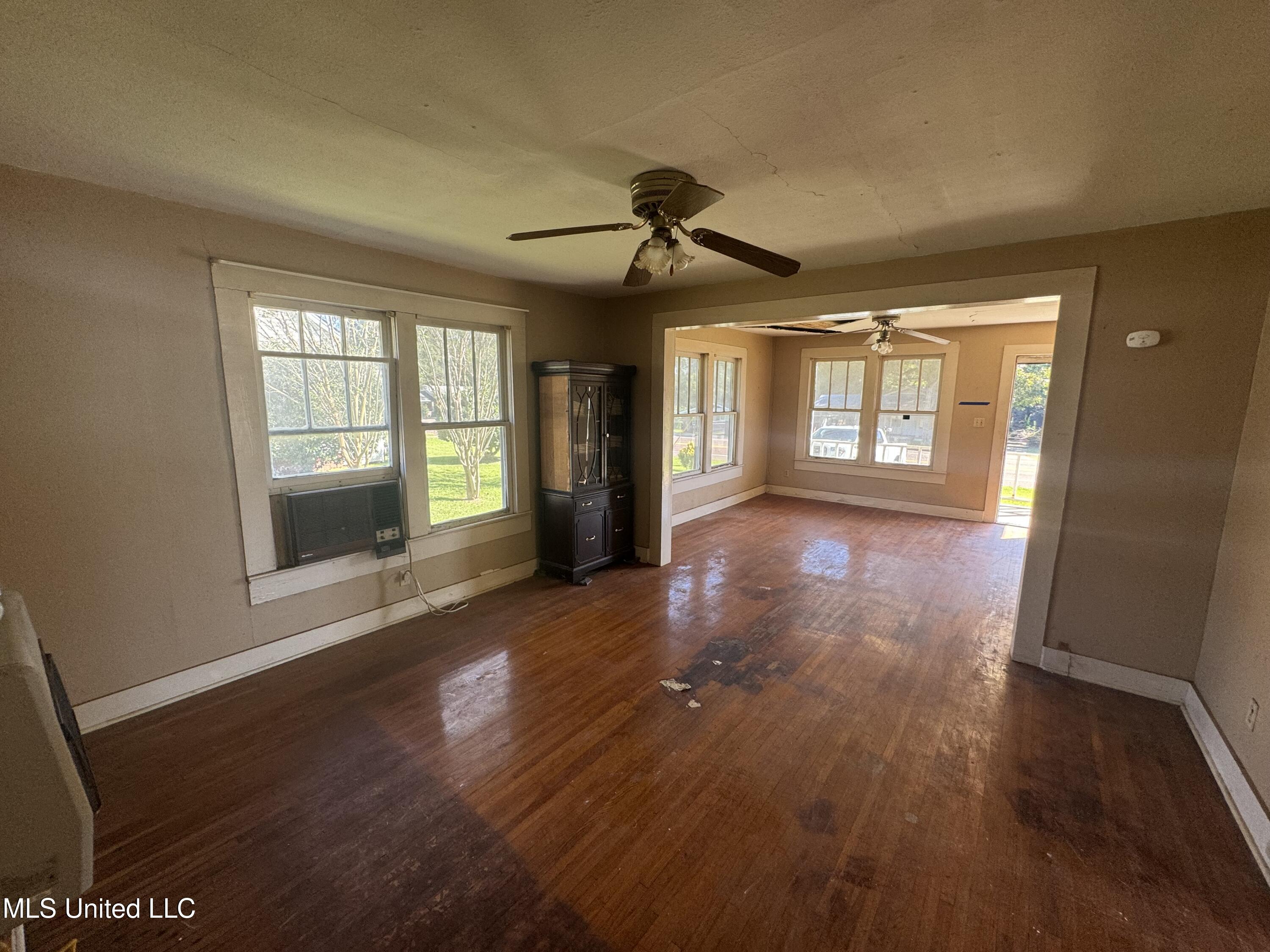 1019 Pearl River Avenue McComb, MS 39648 - Photo 12 of 13 IMG_1952