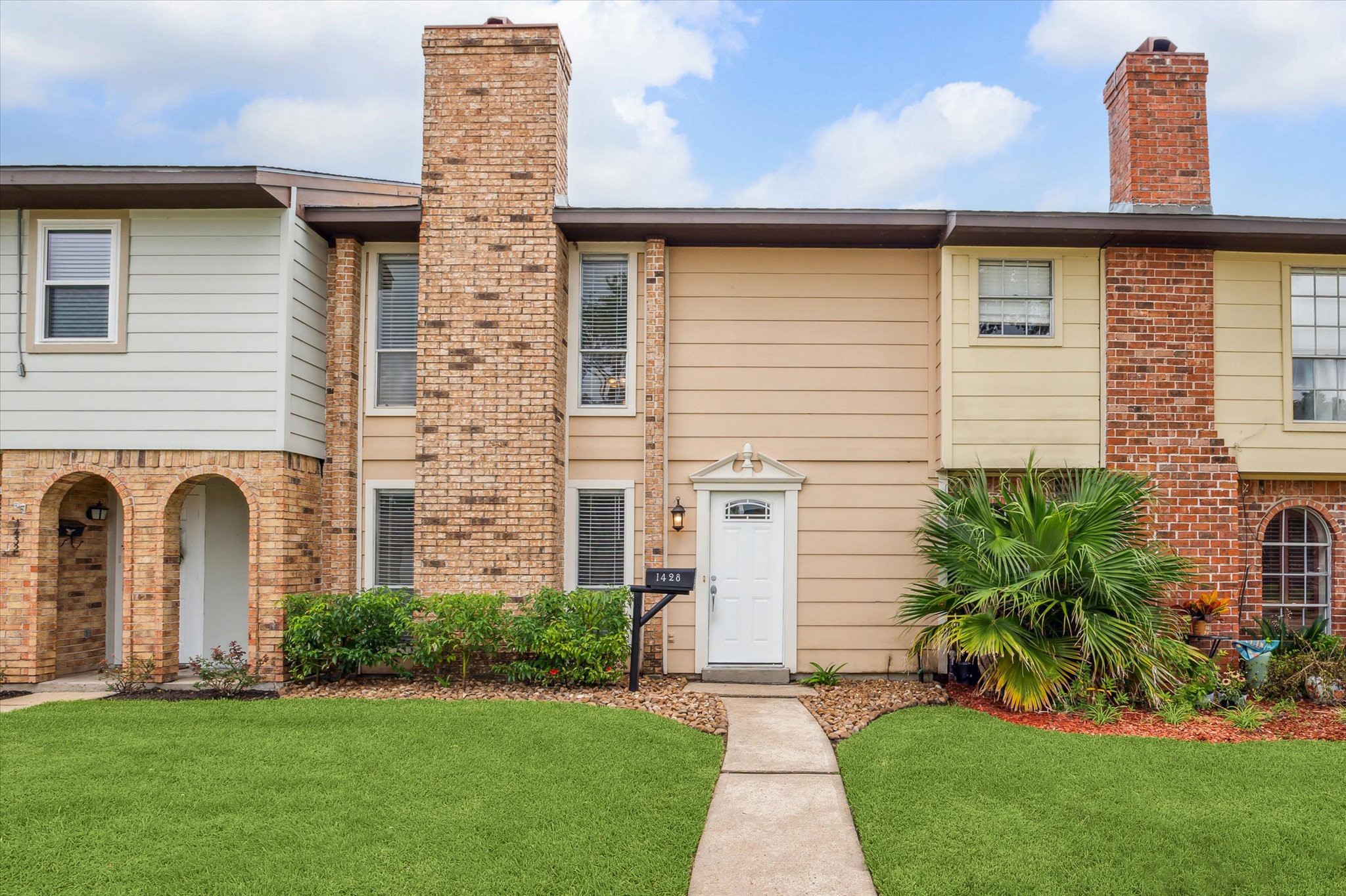 Welcome to 1428 Silverpines Rd!