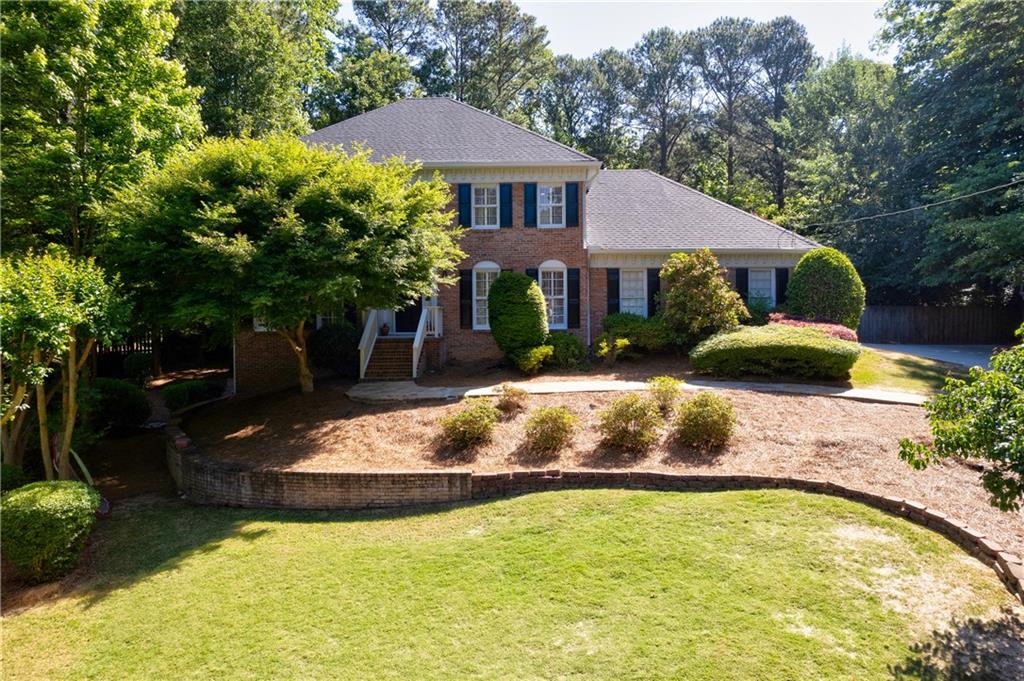 Beautiful brick home on culdesac lot deep in the heart of Spalding Woods subdivision in Sandy Springs!  Fabulous location to excellent education, GA400/I285, City Springs, Pill Hill, the Perimeter and more!