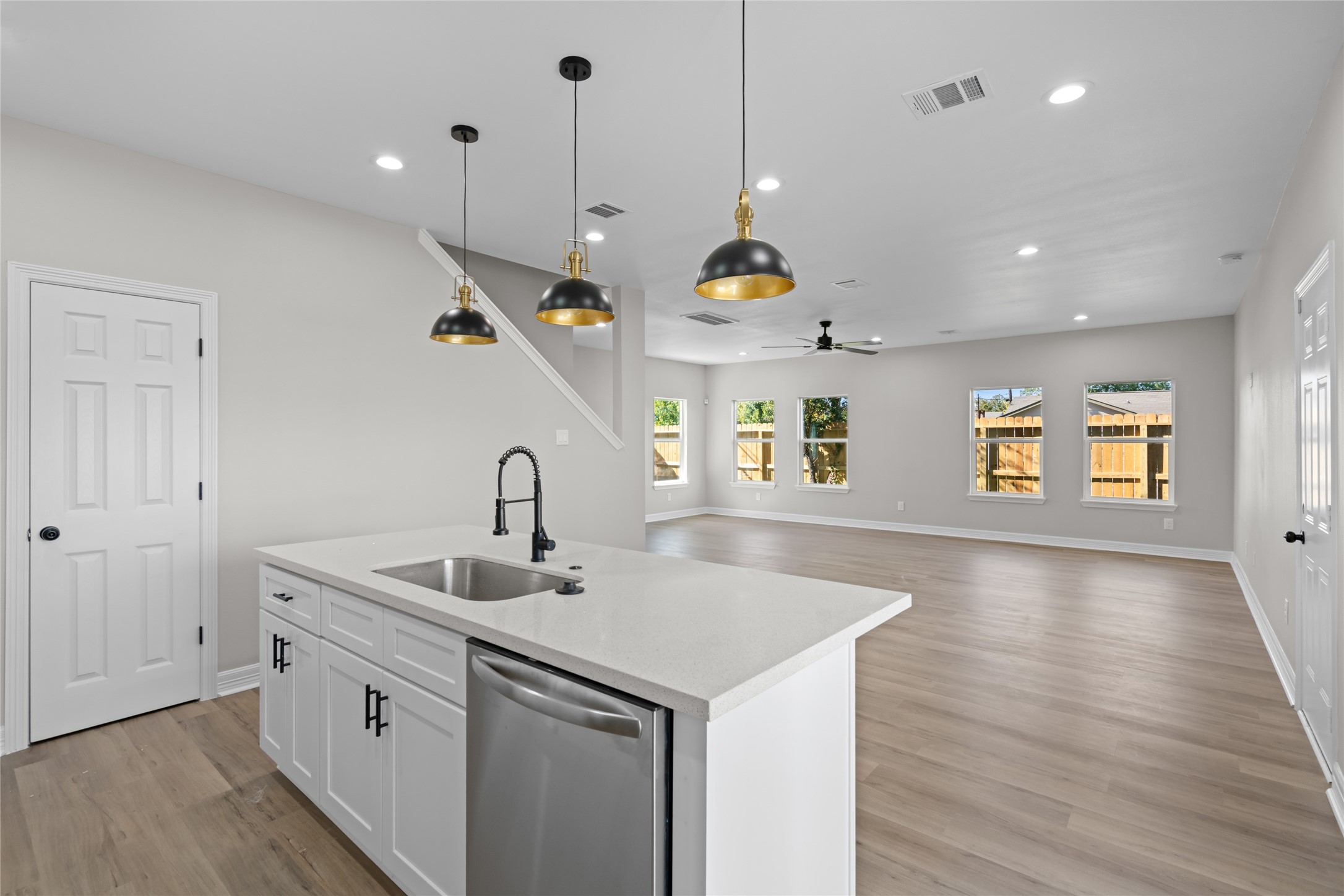 813 Barbara Mae Street Houston, TX 77015 - Photo 2 of 36