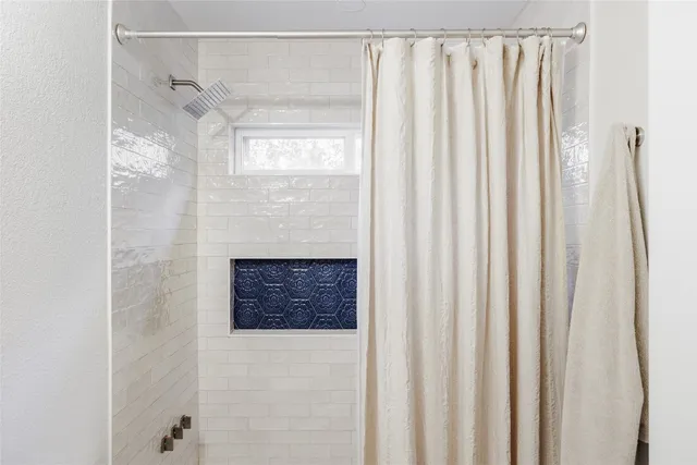 $699,000 | 827 Gullett Street, Austin, TX 78702