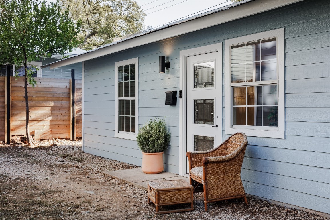 827 Gullett Street Austin, TX 78702 - Photo 20 of 40 Fully renovated 2 bedroom, 1 bath detached guest house in 2025.
