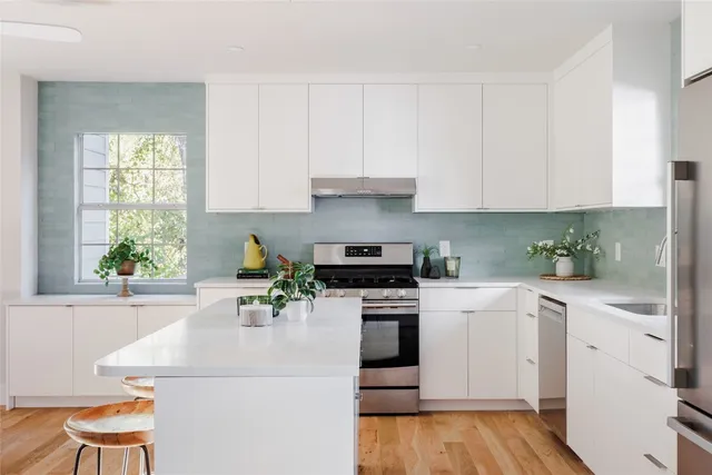 $699,000 | 827 Gullett Street, Austin, TX 78702