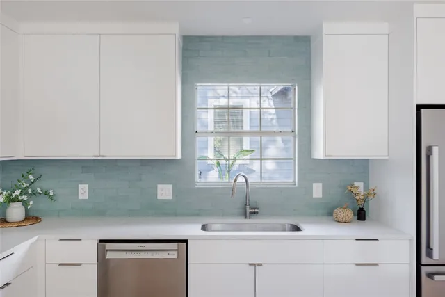 $699,000 | 827 Gullett Street, Austin, TX 78702