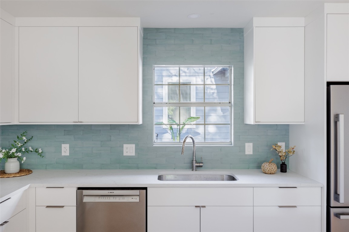 827 Gullett Street Austin, TX 78702 - Photo 24 of 40