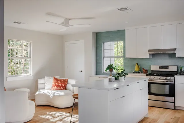 $699,000 | 827 Gullett Street, Austin, TX 78702