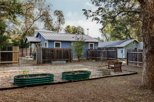 $699,000 | 827 Gullett Street, Austin, TX 78702