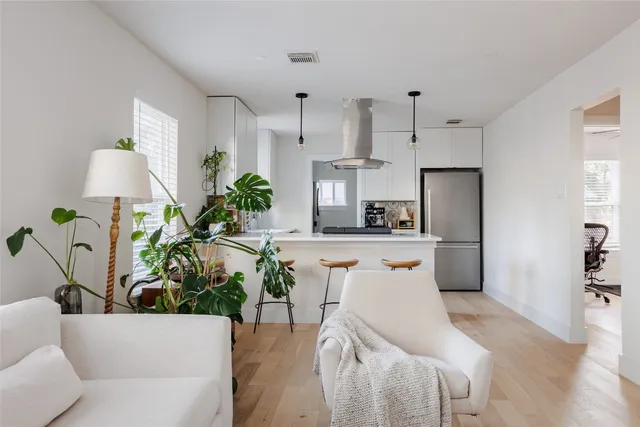 $699,000 | 827 Gullett Street, Austin, TX 78702